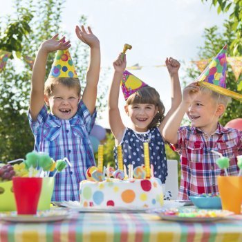 Fiesta de cumpleaños feliz para los niños