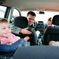Cuándo pueden los niños viajar en el asiento delantero