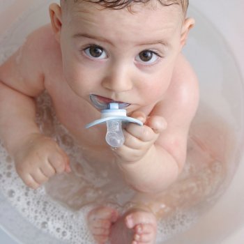 El cubo bañera que calma al bebé