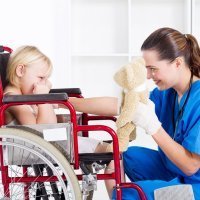 Juegos adaptados para niños con discapacidad motriz