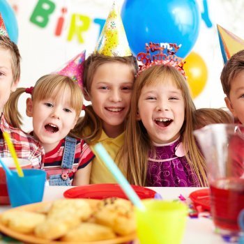 Los invitados a las fiestas de cumpleaños infantiles