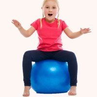 Ejercicios de psicomotricidad con pelotas y música para niños