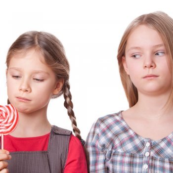 Cómo enseñar al niño a no ser envidioso