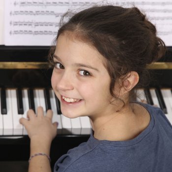 Ventajas de tocar el piano para los niños