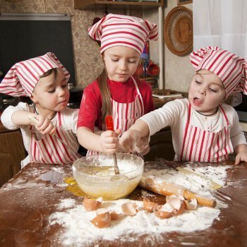 Cómo quitar las manchas de grasa de la ropa infantil