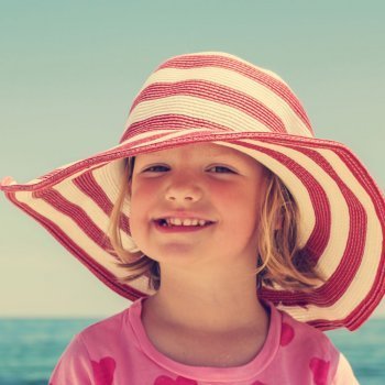 Cómo curar la quemaduras solares en la piel de un niño