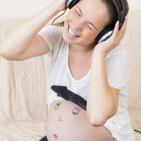 Los beneficios de cantar durante el embarazo