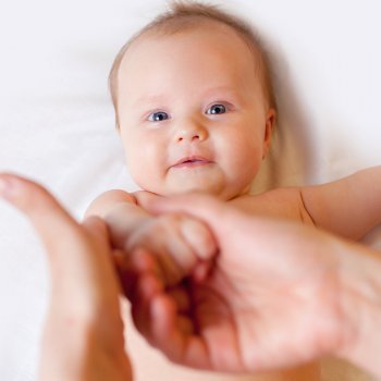 Beneficios del masaje para los bebés