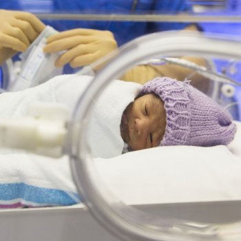 Niños que nacen con problemas en el intestino