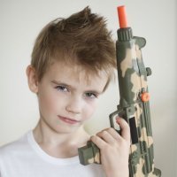 Juguetes bélicos para los niños, ¿sí o no?