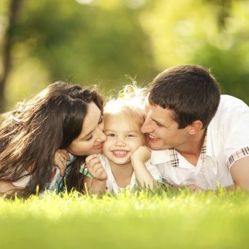 ¿Puede querer un niño más a mamá o a papá?