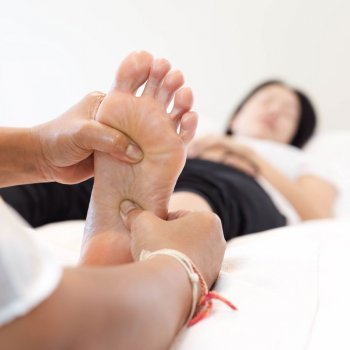 Reflexología para evitar retención de líquidos en el embarazo