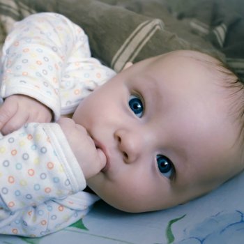 Por qué hay niños que se chupan el dedo