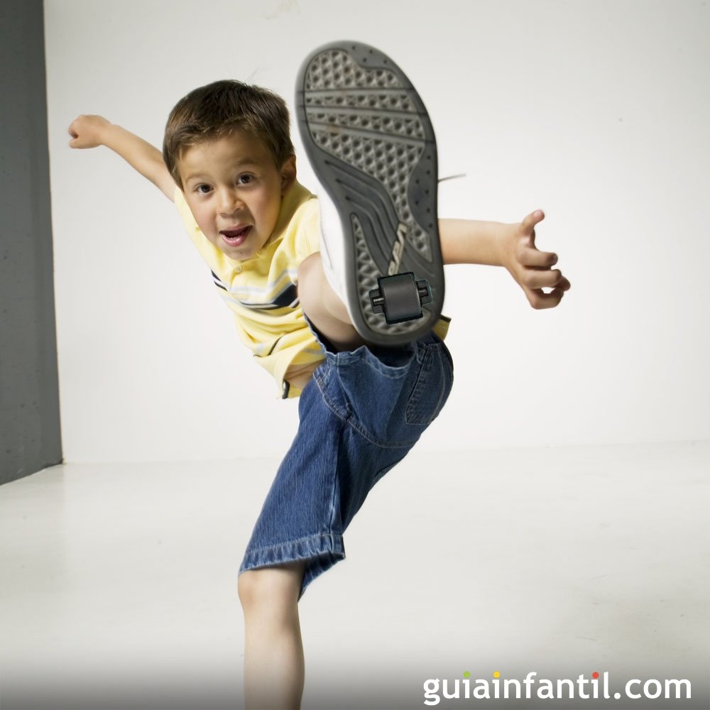 Desventaja Oscuro Discriminación Ventajas y desventajas de las zapatillas con ruedas para niños