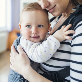Porteo - Ventajas de llevar al bebé en contacto directo