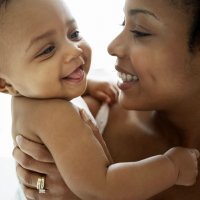 El afecto de los padres es vital para el bebé