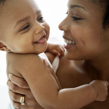 El afecto de los padres es vital para el bebé