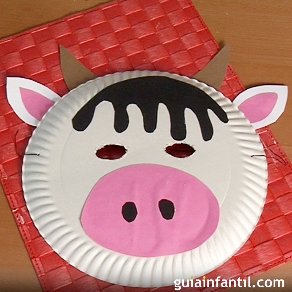 coreano Nadie abrelatas Máscara de vaca con plato de papel. Manualidades de Carnaval