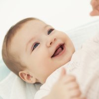 La sonrisa y la risa en los bebés