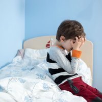 Los niños que se hacen pis en la cama deben ir al médico
