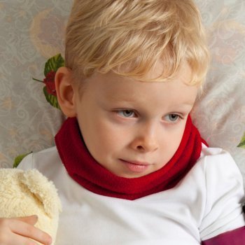 Niños y bebés con papera o parioditis