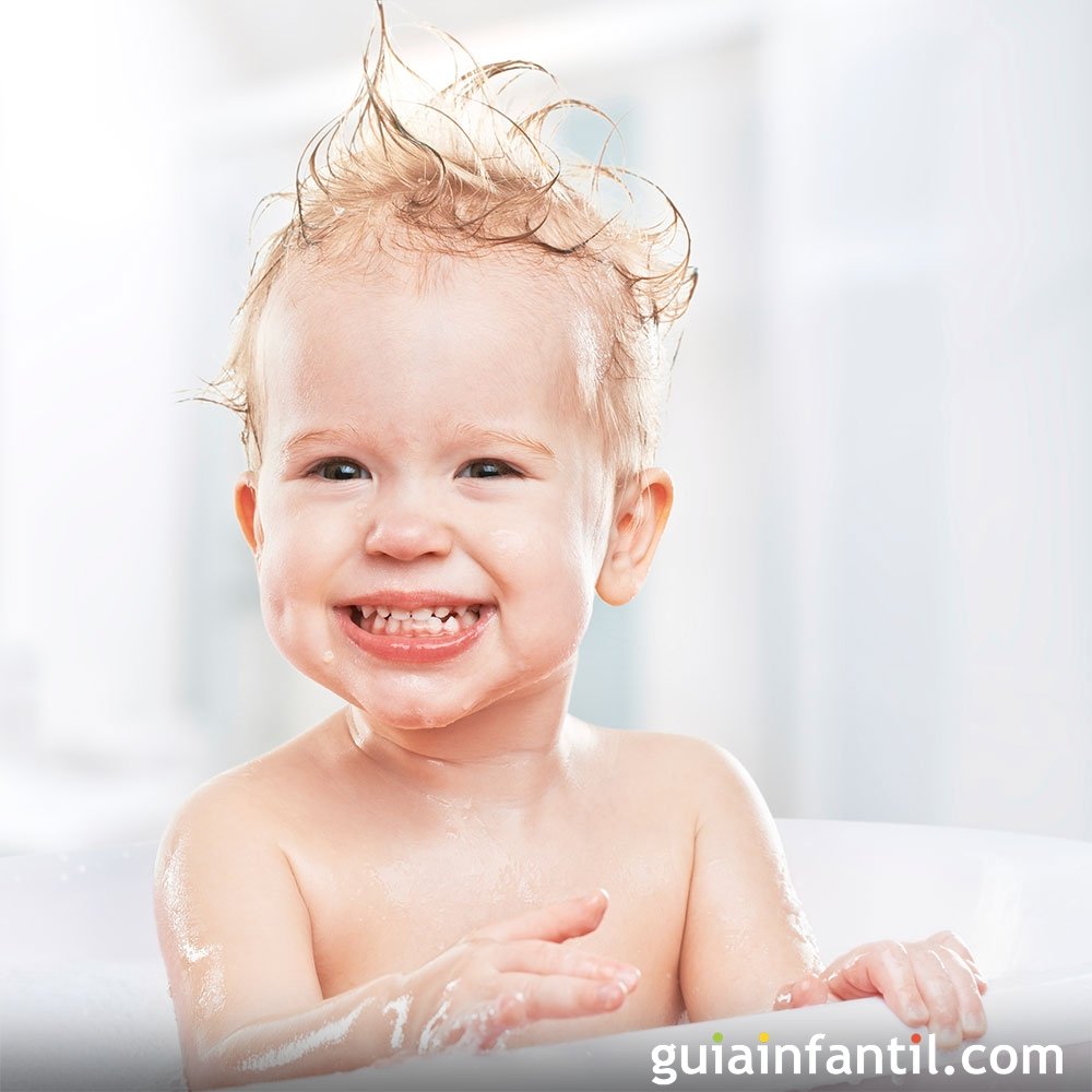 Higiene infantil: cómo bañar niños y niñas