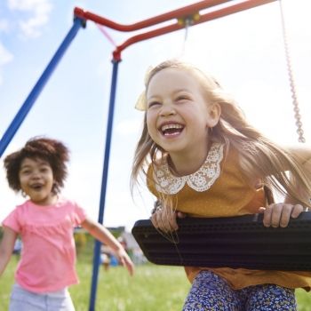 Parque infantil público para los niños