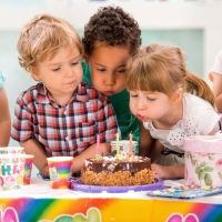 Fiesta de cumpleaños feliz para los niños