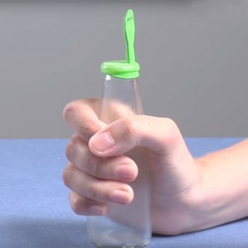 Inflar un globo con una botella fría