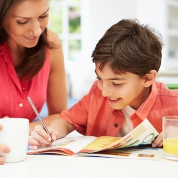 Errores y aciertos con los deberes escolares de los niños