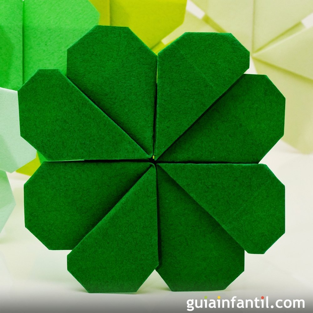 Trébol de la suerte de origami. Manualidades infantiles con papel