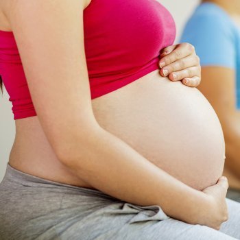 Trucos para que el bebé se coloque para nacer