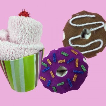 Cupcakes y donuts con calcetines