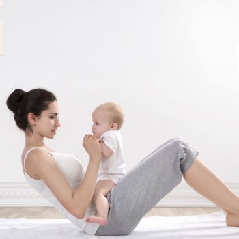 Vídeos de ejercicios para el posparto con el bebé