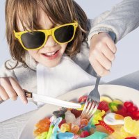 Cómo afectan conservantes y colorantes alimentarios a los niños