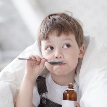 Cómo tratar con medicinas el ardor de estómago de los niños