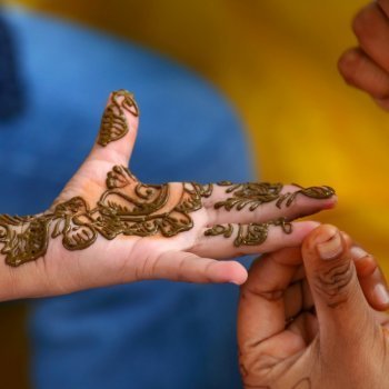Los riesgos de los tatuajes de henna para niños