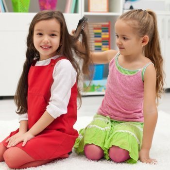 Cómo cuidar el cabello de las niñas con pelo largo
