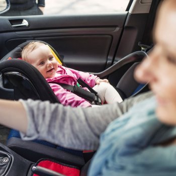 Viajar en coche en una silla a contramarcha con 3 años y 9 meses es posible  (y lo más seguro) - Mamá (contra) corriente