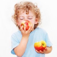 Fruta con piel para los niños: sí o no