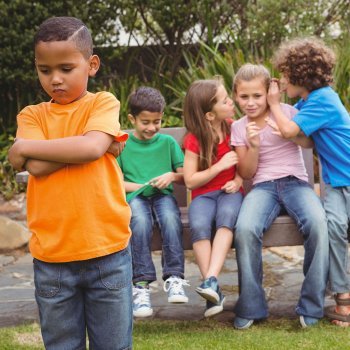 Cómo puedo evitar que intimiden a mi hijo