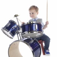 Los beneficios de tocar la batería para los niños