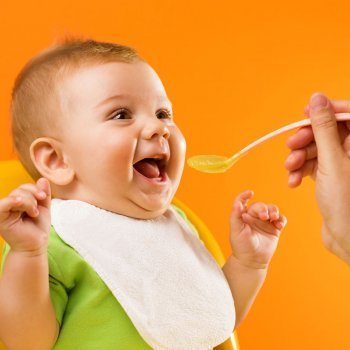Riesgos de adelantar la alimentación complementaria en el bebé
