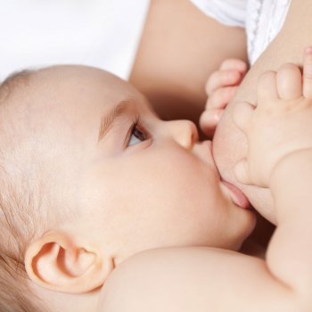 Hasta cuándo inmuniza la leche materna al bebé