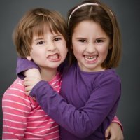 La competitividad entre niños mellizos o gemelos