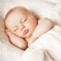Espasmos del bebé al dormir