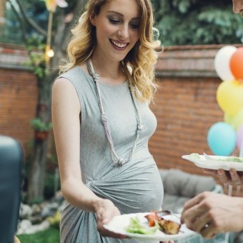 Cómo evitar las comidas abundantes si estás embarazada