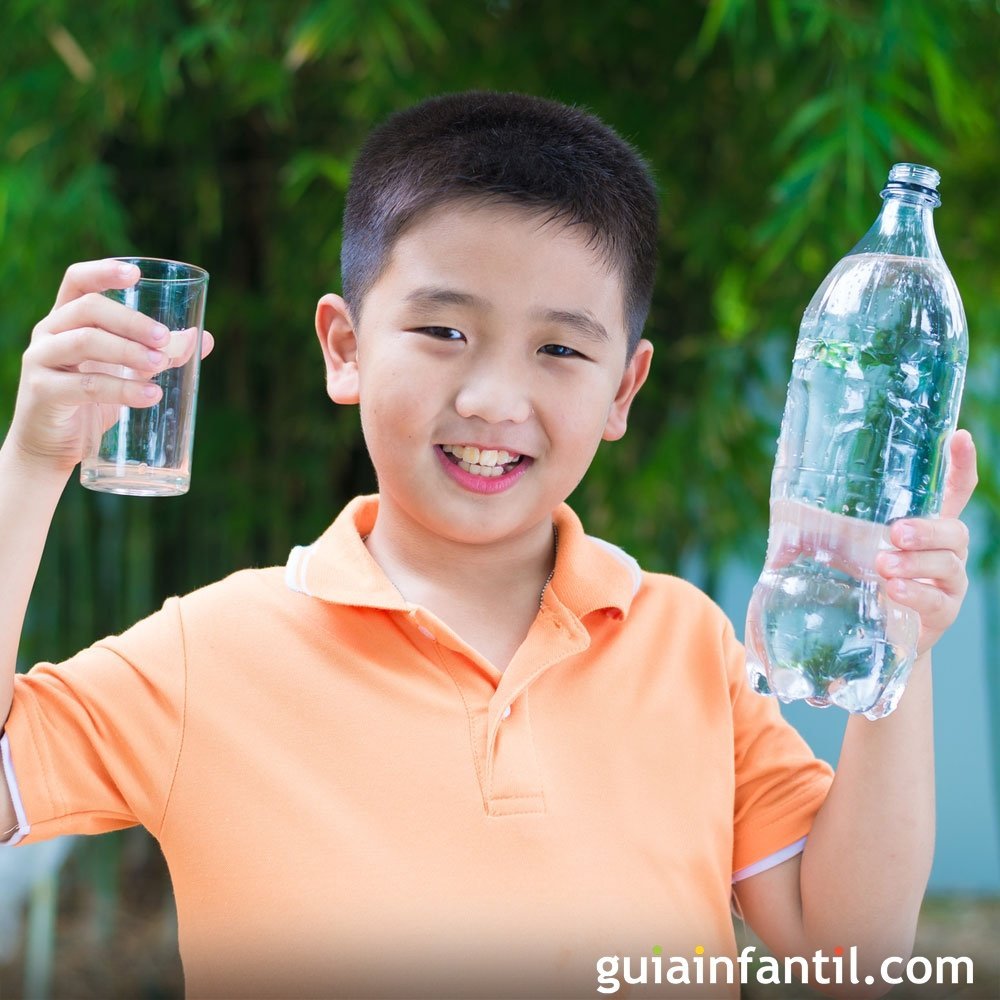 Agua mineral o del para bebés y niños