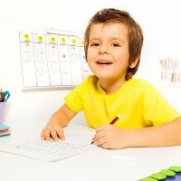 3 tablas de incentivos para cambiar malas conductas infantiles