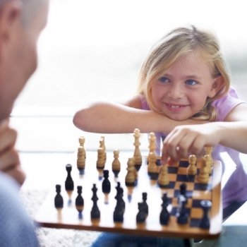 Por qué no hay que dejar ganar a los niños en los juegos para evitar su frustración